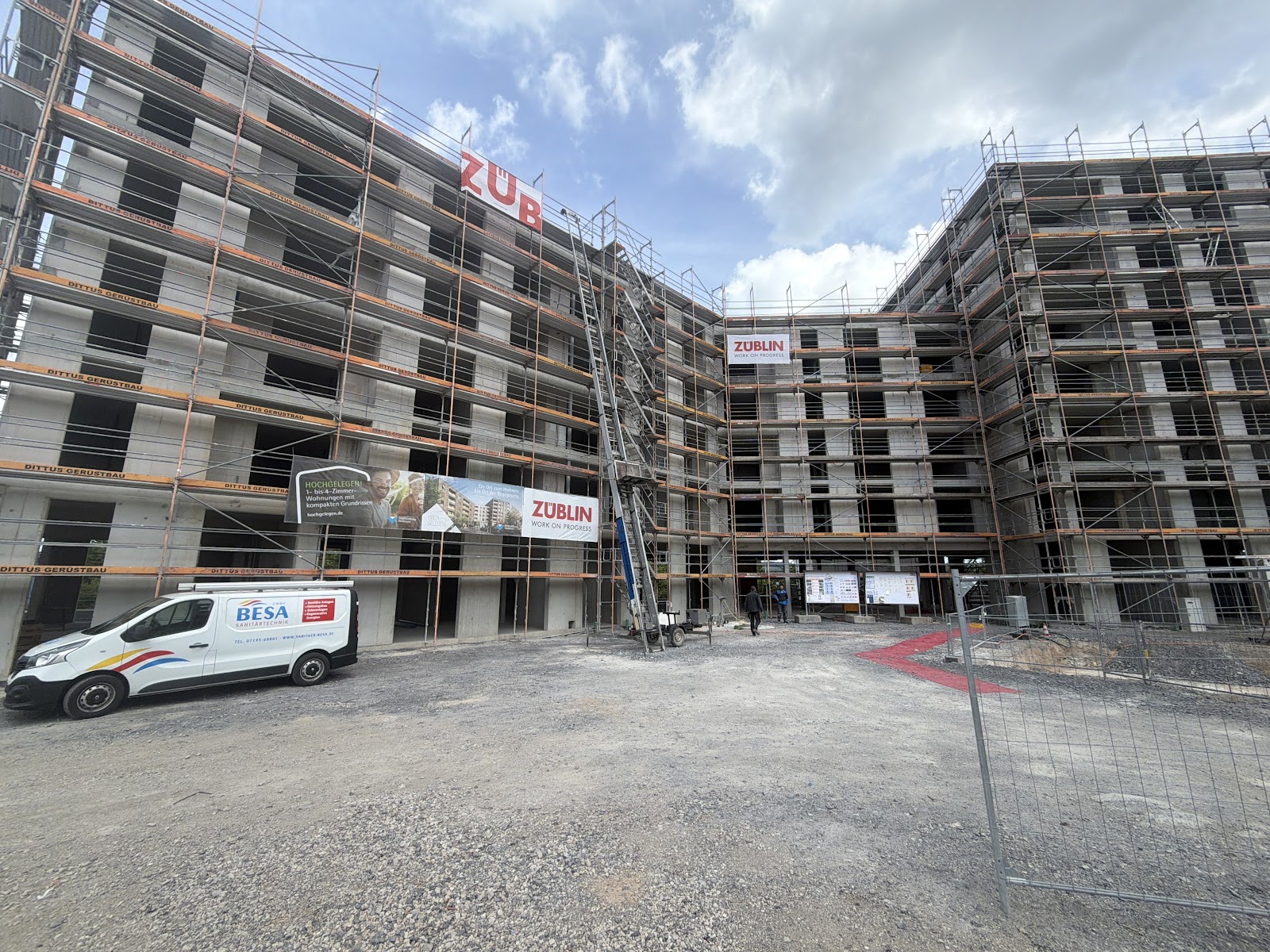 Großbaustelle, auf der SERVICE PLUS COBURG als Dienstleister im Einsatz ist